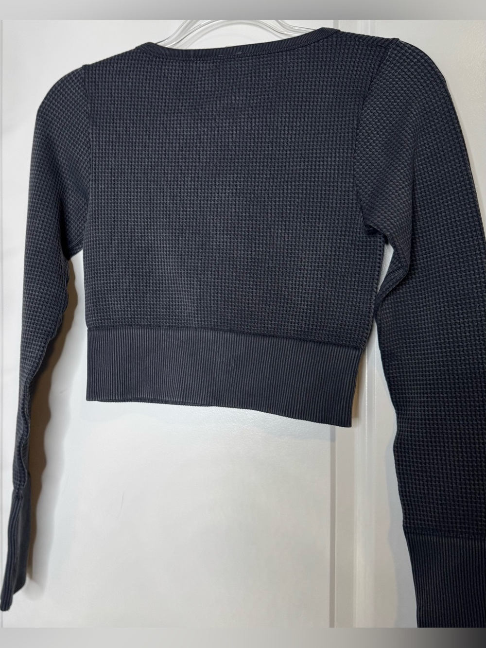 Offline by aerie Charcoal Cropped Waffle Henley Long-Sleeve Md stretch fitted - Picture 6 of 6
